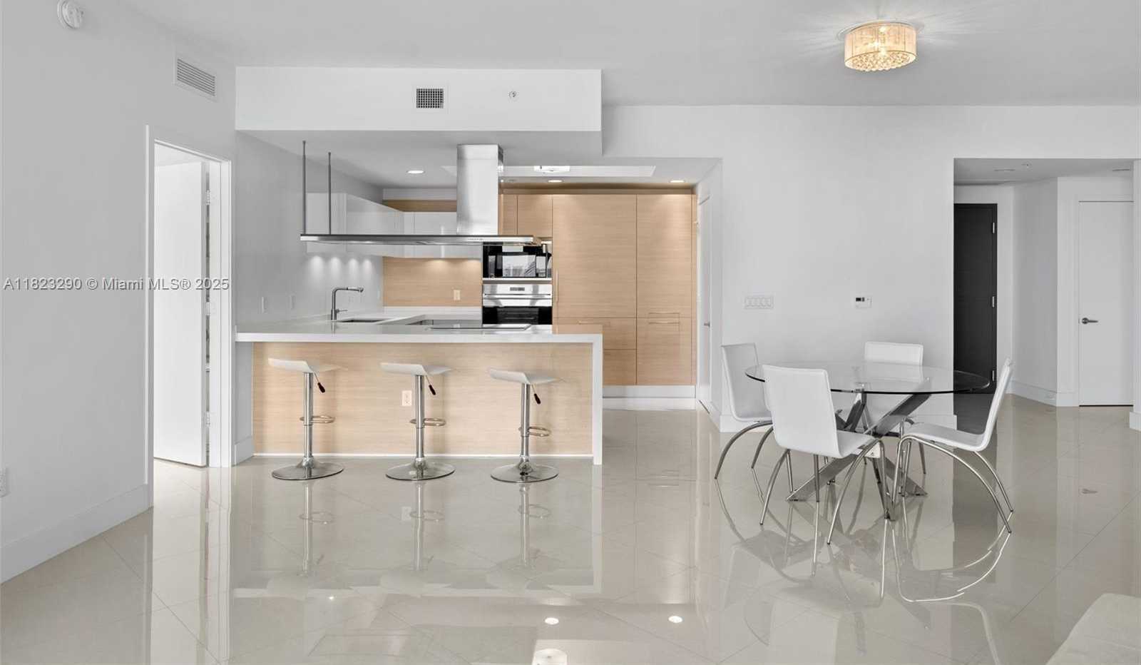 Small Image of 17301 BISCAYNE BLVD #1704, North Miami Beach Number 3