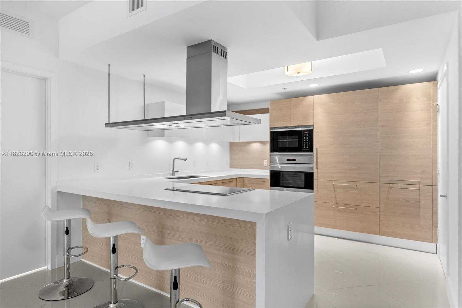 Small Image of 17301 BISCAYNE BLVD #1704, North Miami Beach Number 4