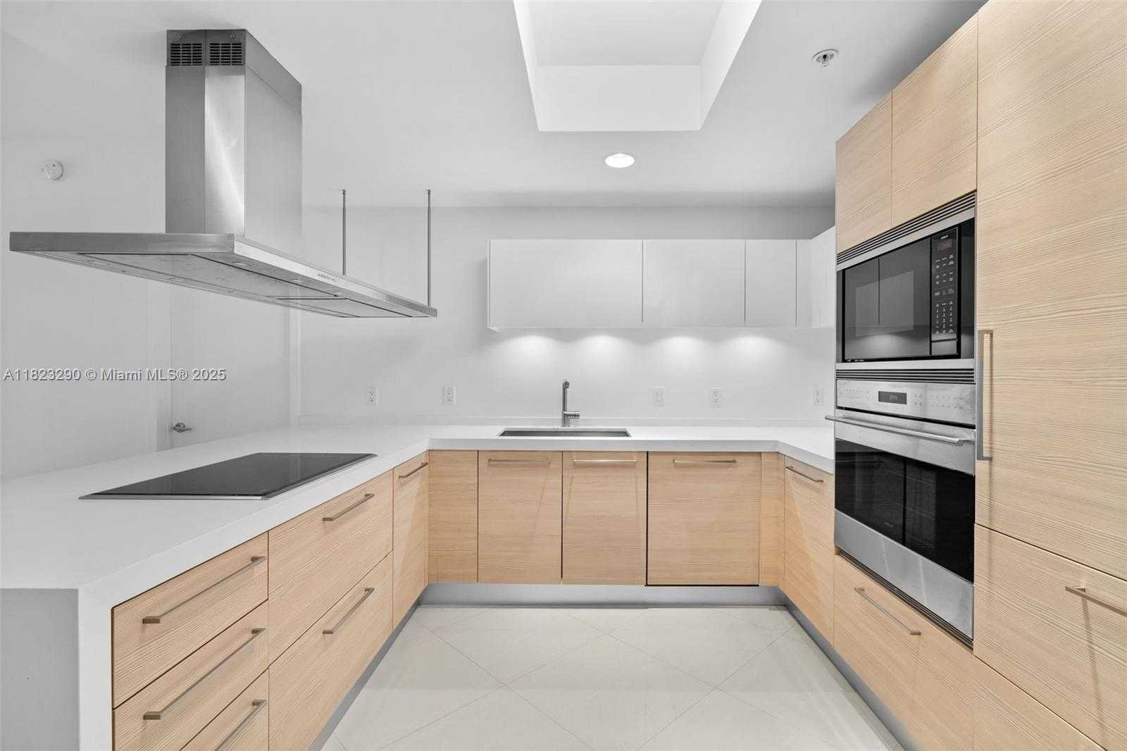 Small Image of 17301 BISCAYNE BLVD #1704, North Miami Beach Number 5