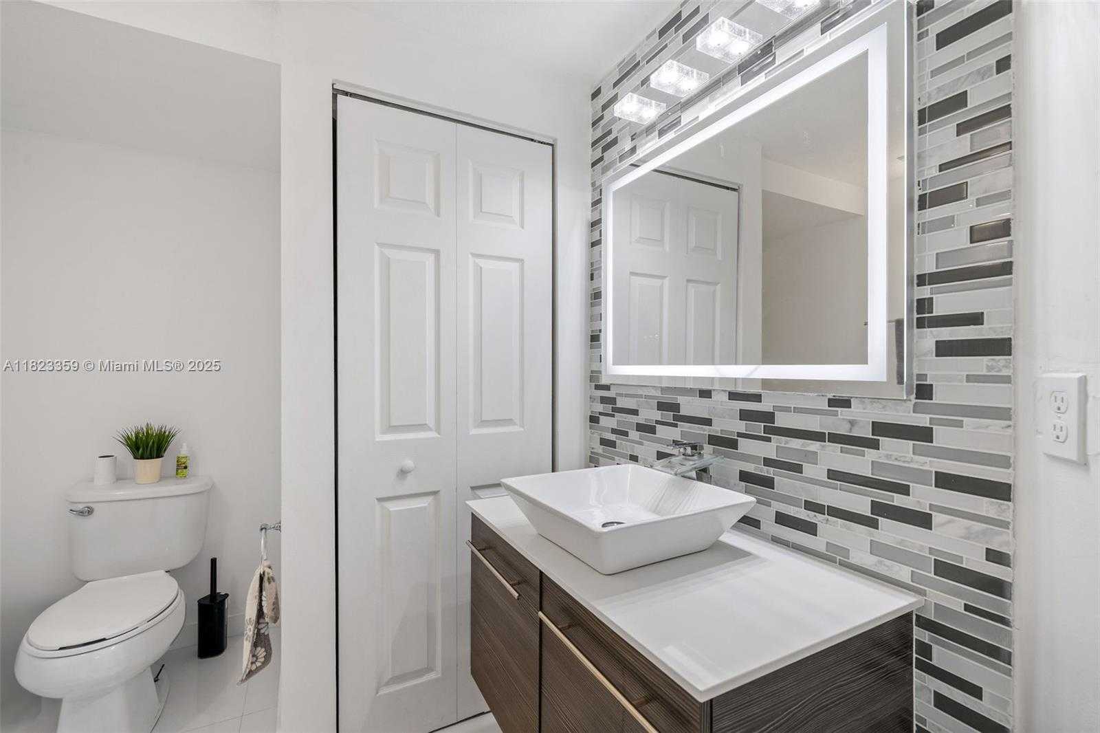 Small Image of 8780 NORTH WEST 116TH PATH, Doral Number 12