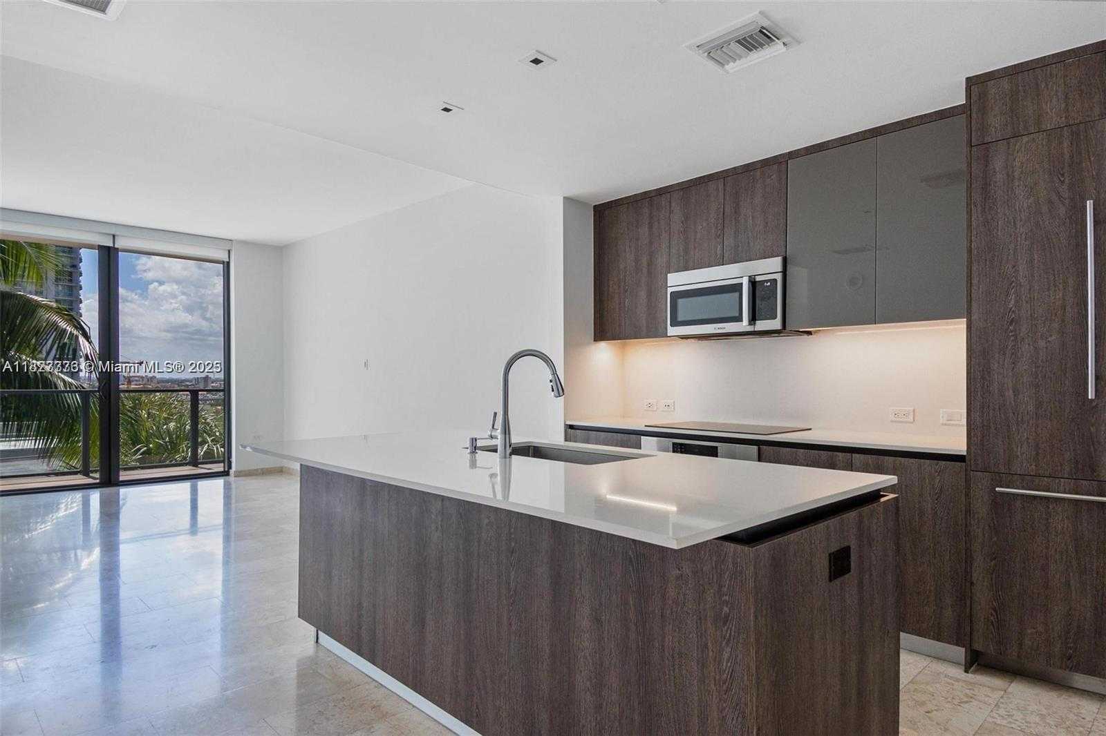 Small Image of 68 SOUTH EAST 6TH ST #806, Miami Number 3