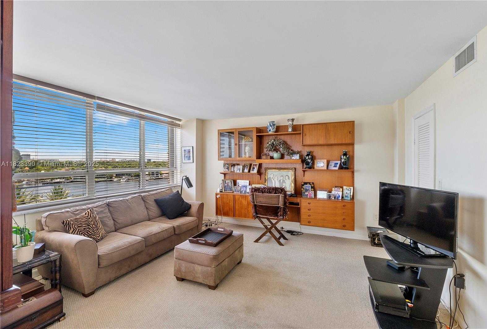 Small Image of 3 GROVE ISLE DR #C706, Miami Number 15