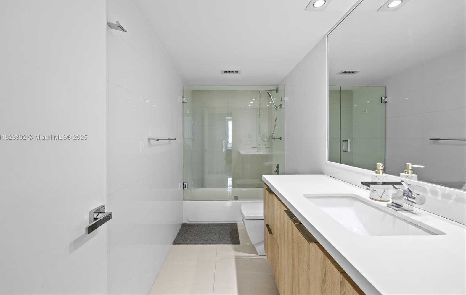 Small Image of 900 BAY DR #620,622, & 624, Miami Beach Number 14