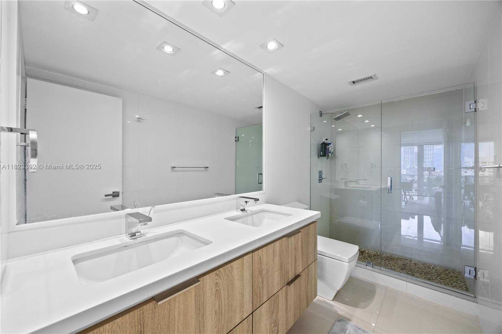 Small Image of 900 BAY DR #620,622, & 624, Miami Beach Number 15