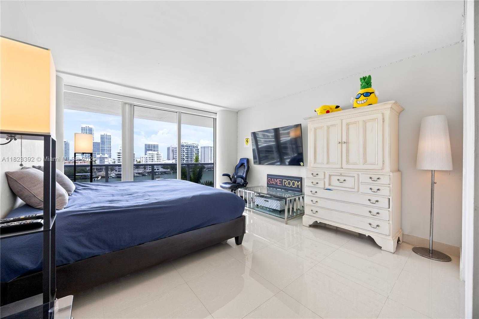 Small Image of 900 BAY DR #620,622, & 624, Miami Beach Number 20