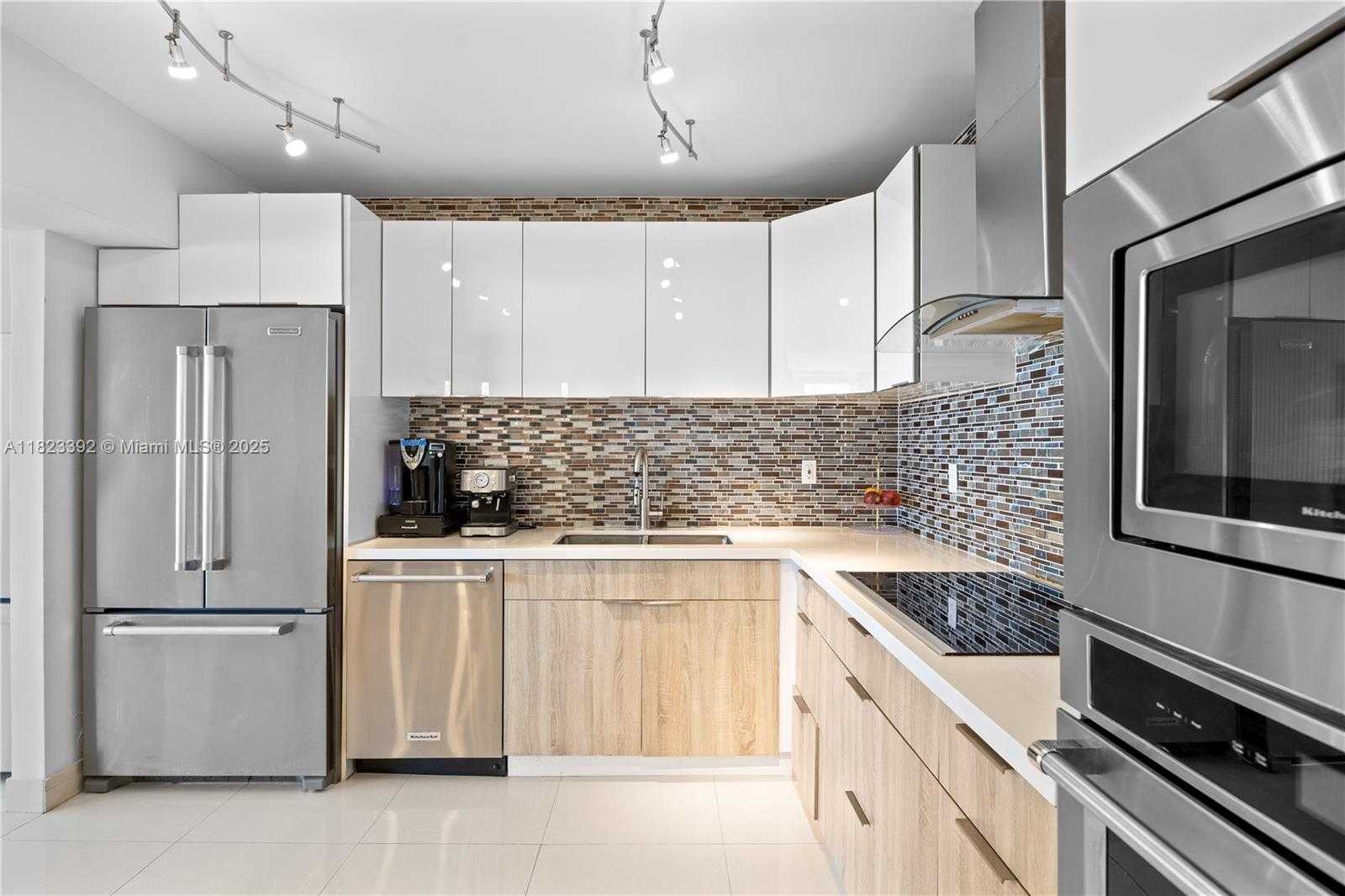 Small Image of 900 BAY DR #620,622, & 624, Miami Beach Number 5