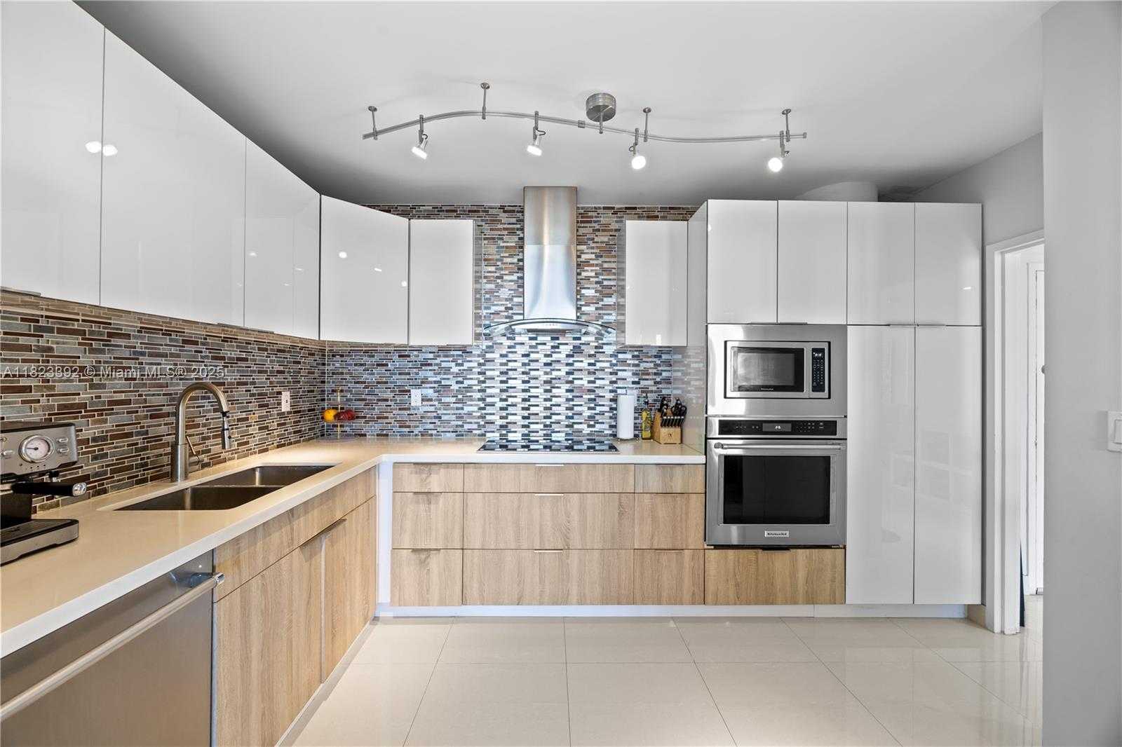 Small Image of 900 BAY DR #620,622, & 624, Miami Beach Number 6