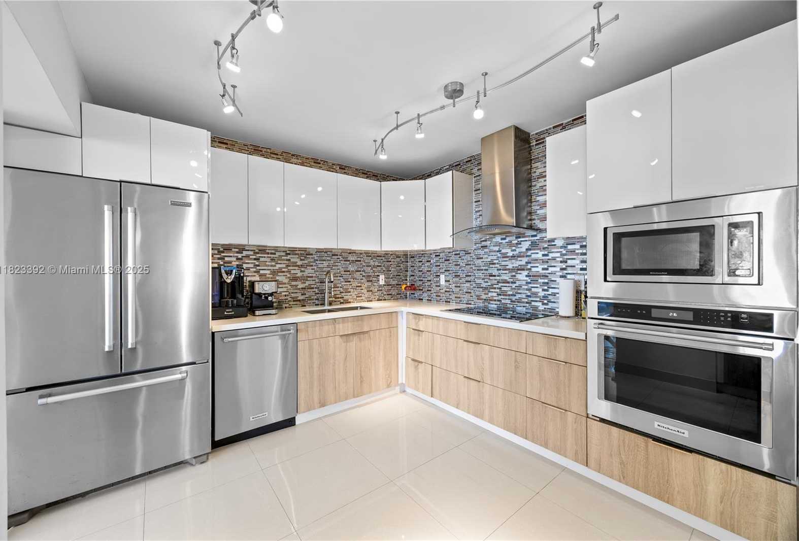 Small Image of 900 BAY DR #620,622, & 624, Miami Beach Number 7