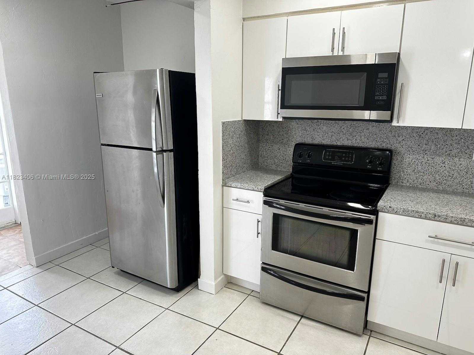 Small Image of 6881 WEST 16TH DR, Hialeah Number 28