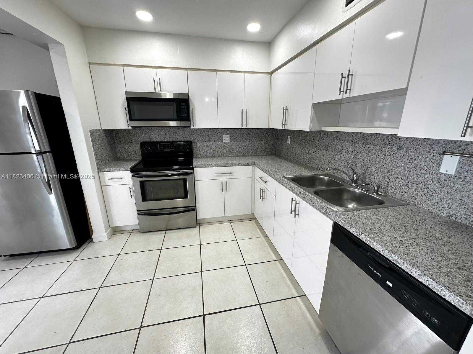 Small Image of 6881 WEST 16TH DR, Hialeah Number 31