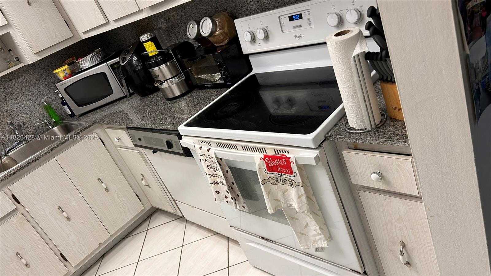 Small Image of 100 BAYVIEW DR #1030, Sunny Isles Beach Number 10