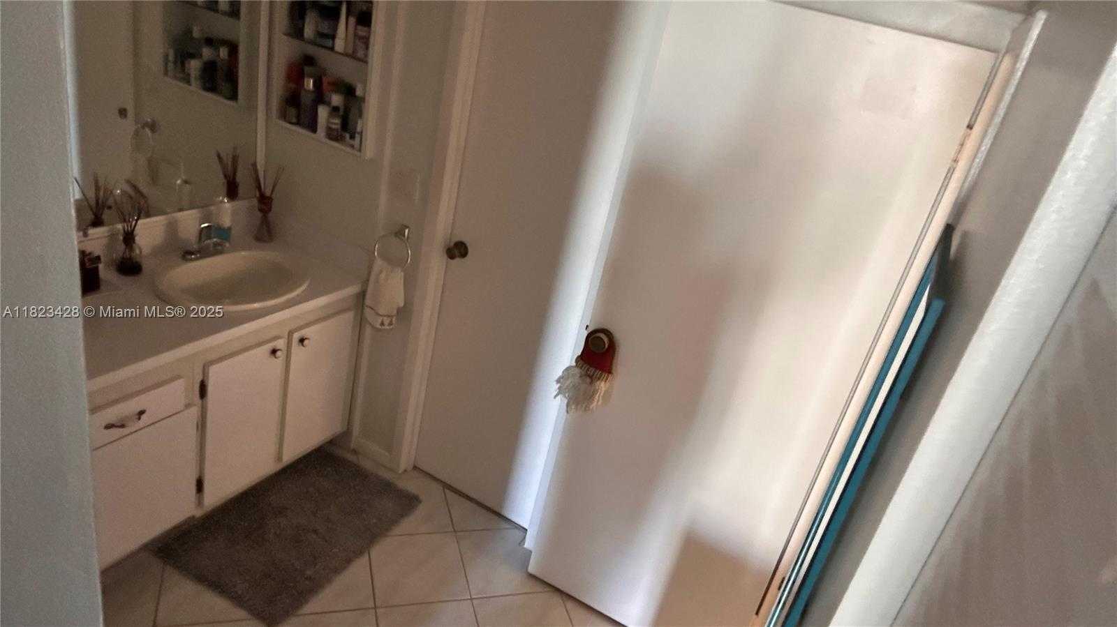 Small Image of 100 BAYVIEW DR #1030, Sunny Isles Beach Number 14