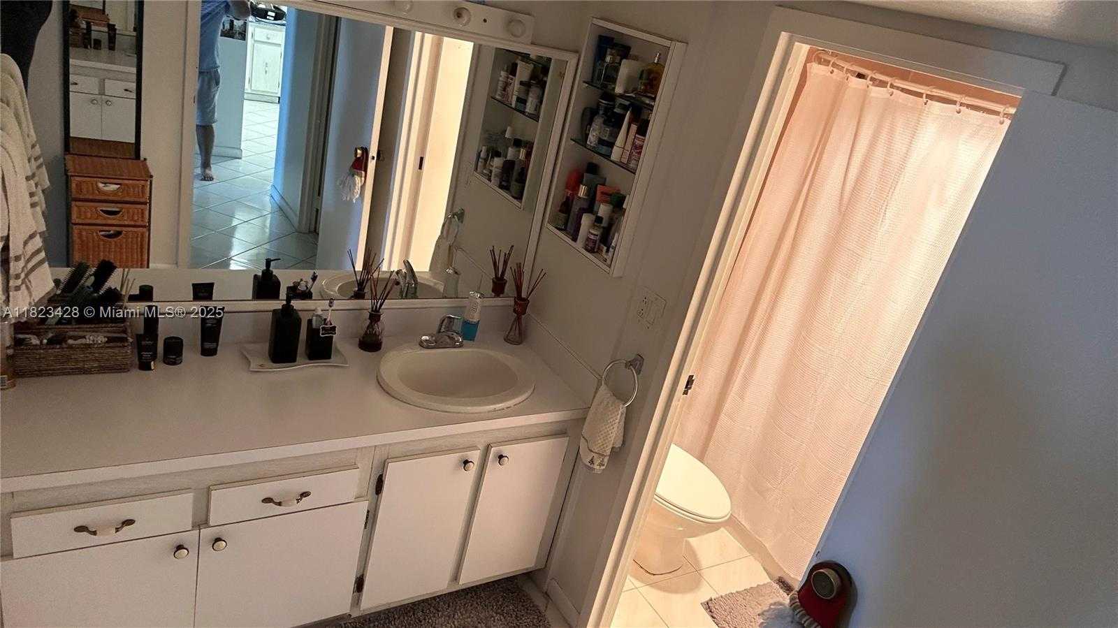 Small Image of 100 BAYVIEW DR #1030, Sunny Isles Beach Number 16