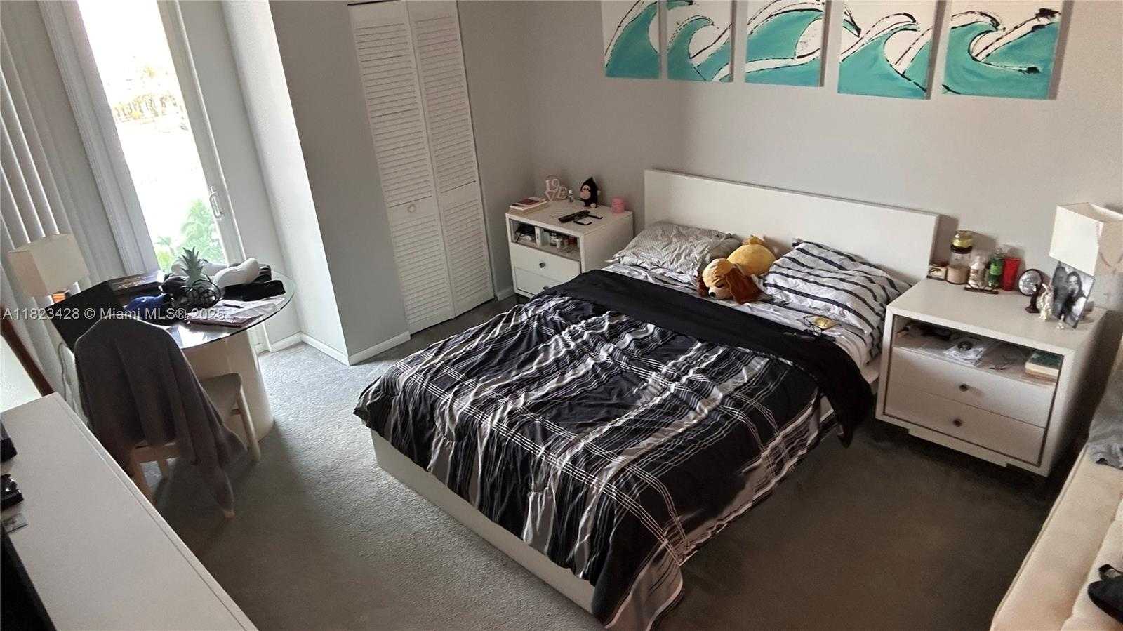 Small Image of 100 BAYVIEW DR #1030, Sunny Isles Beach Number 21