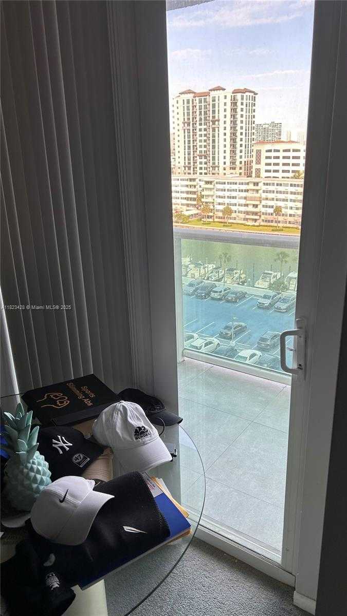 Small Image of 100 BAYVIEW DR #1030, Sunny Isles Beach Number 23