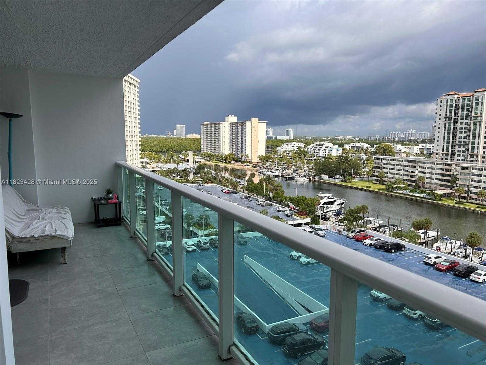 Small Image of 100 BAYVIEW DR #1030, Sunny Isles Beach Number 25