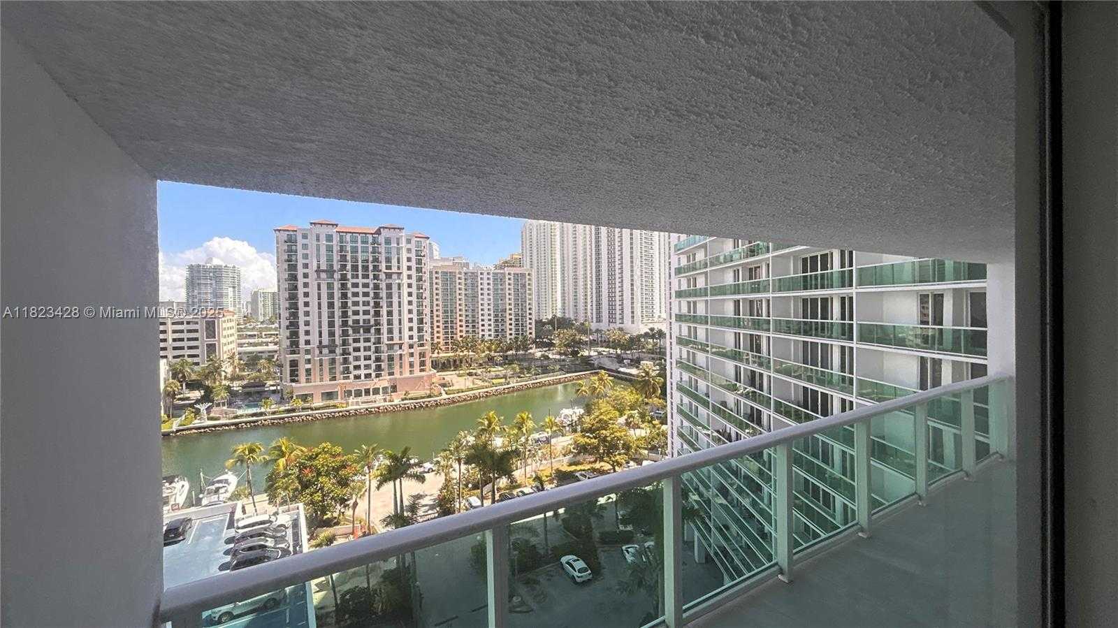 Small Image of 100 BAYVIEW DR #1030, Sunny Isles Beach Number 31