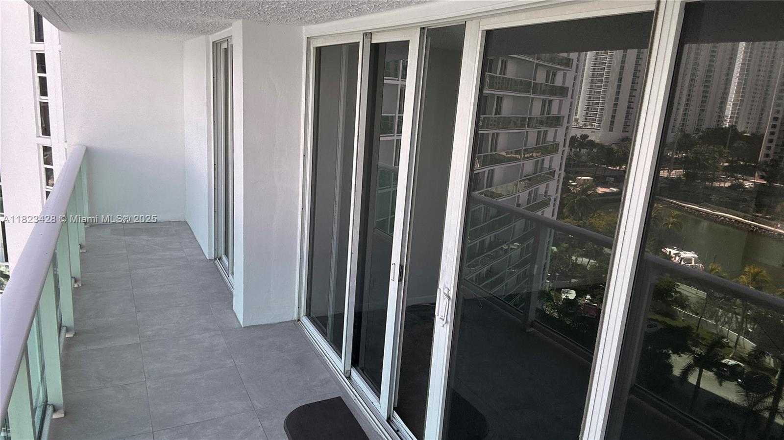 Small Image of 100 BAYVIEW DR #1030, Sunny Isles Beach Number 32