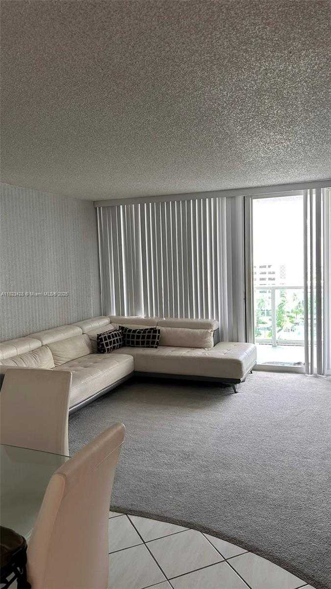 Small Image of 100 BAYVIEW DR #1030, Sunny Isles Beach Number 7