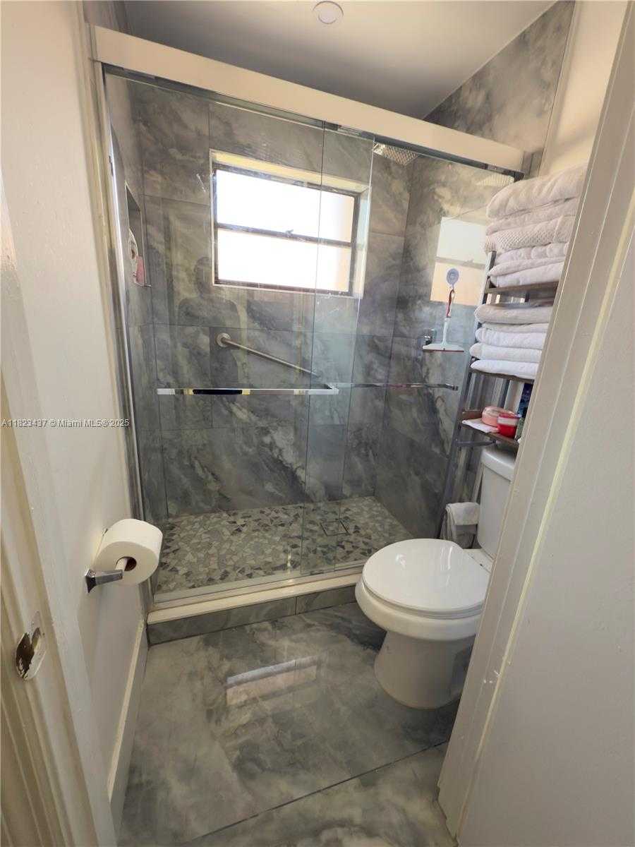 Small Image of 1651 SOUTH WEST 120TH AVE, Pembroke Pines Number 25