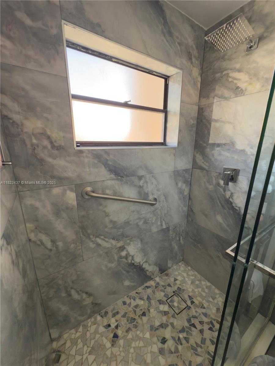 Small Image of 1651 SOUTH WEST 120TH AVE, Pembroke Pines Number 26