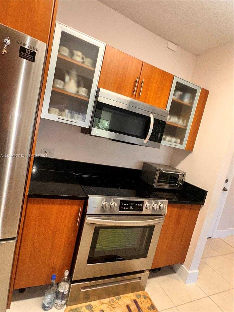 Small Image of 18800 NORTH EAST 29TH AVE #412, Aventura Number 3