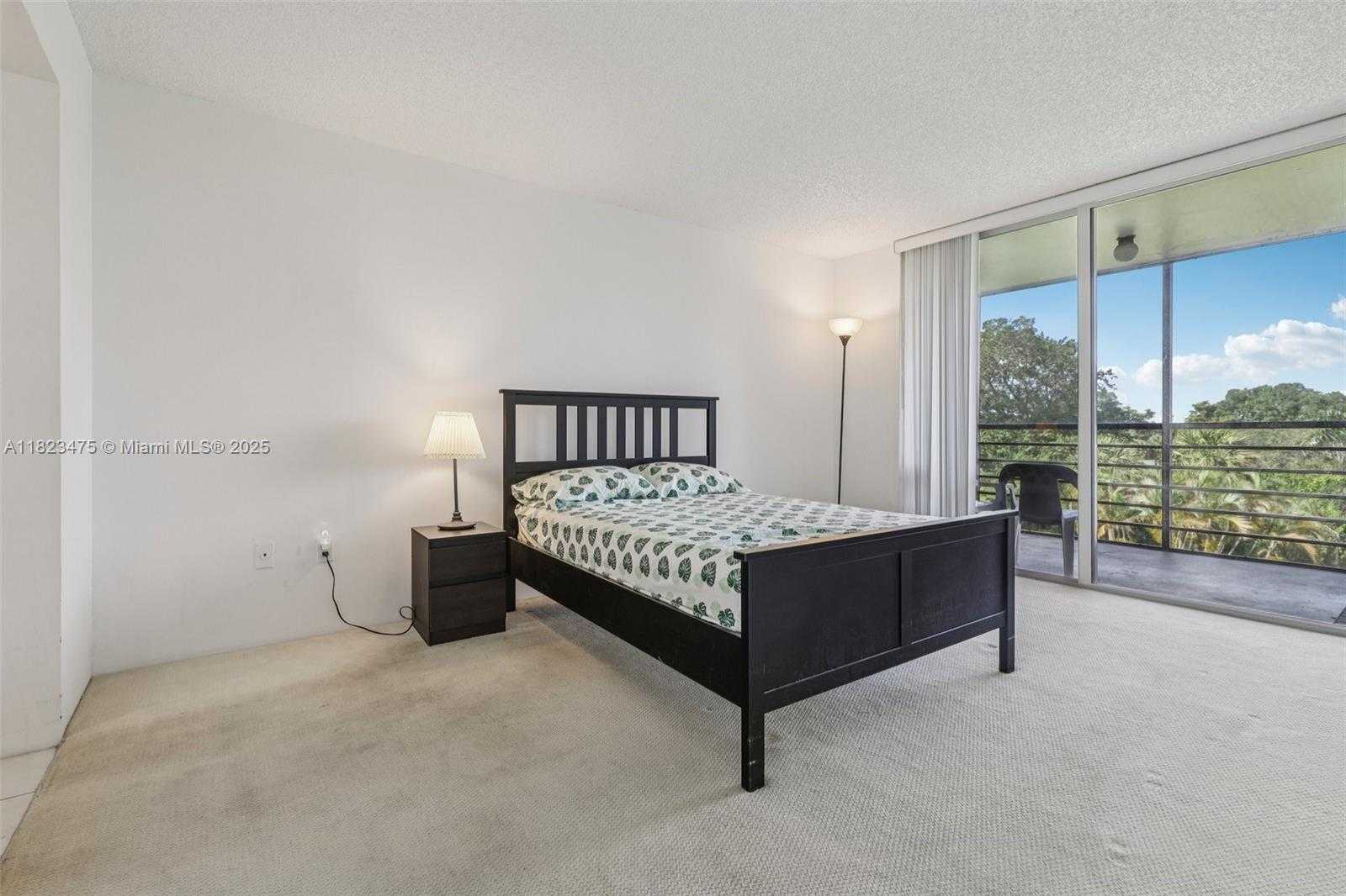 Small Image of 900 SAINT CHARLES PL #420, Pembroke Pines Number 13