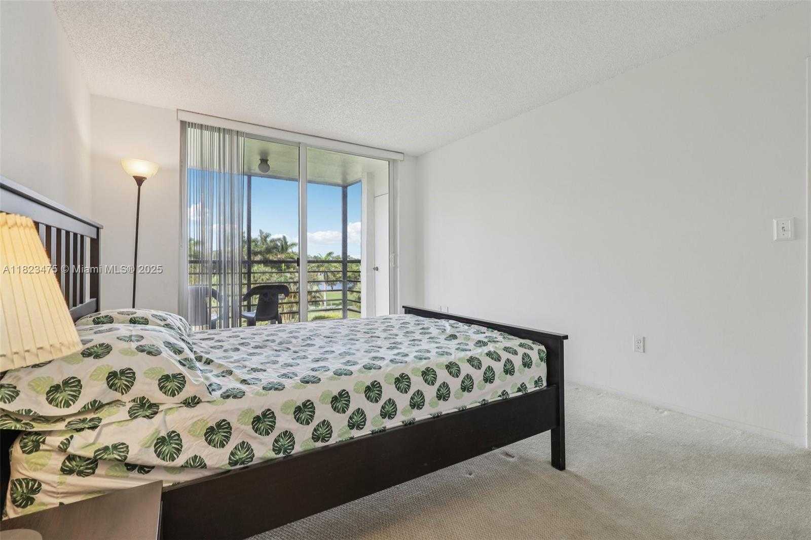 Small Image of 900 SAINT CHARLES PL #420, Pembroke Pines Number 16