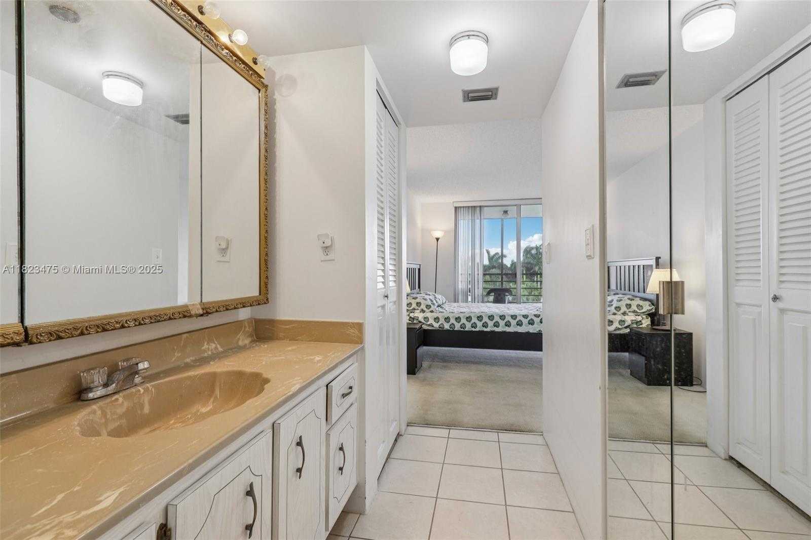 Small Image of 900 SAINT CHARLES PL #420, Pembroke Pines Number 21