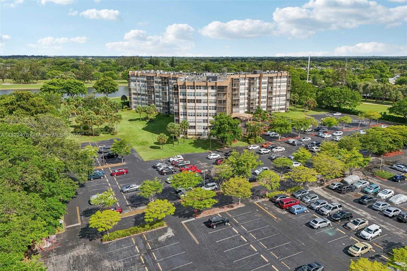 Small Image of 900 SAINT CHARLES PL #420, Pembroke Pines Number 23
