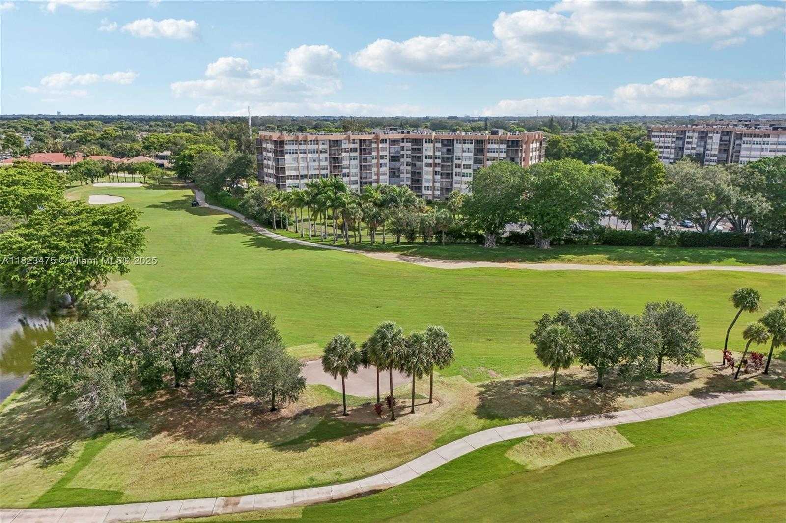Small Image of 900 SAINT CHARLES PL #420, Pembroke Pines Number 24