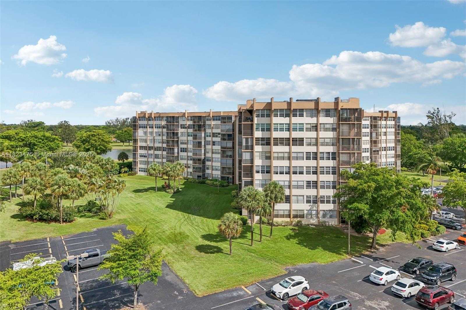 Small Image of 900 SAINT CHARLES PL #420, Pembroke Pines Number 28
