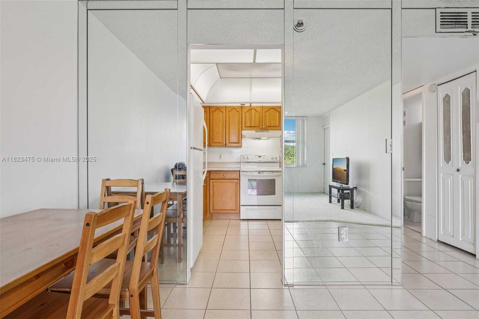 Small Image of 900 SAINT CHARLES PL #420, Pembroke Pines Number 7