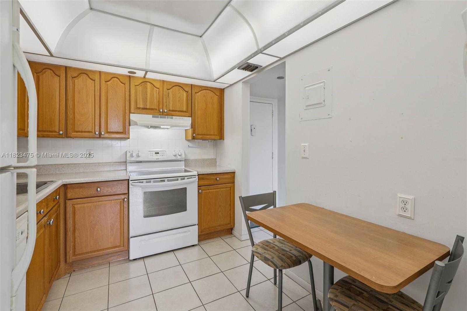 Small Image of 900 SAINT CHARLES PL #420, Pembroke Pines Number 8