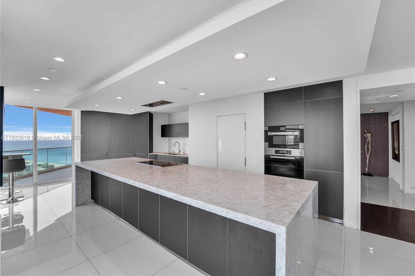 Small Image of 300 SOUTH POINTE DR #3405, Miami Beach Number 10