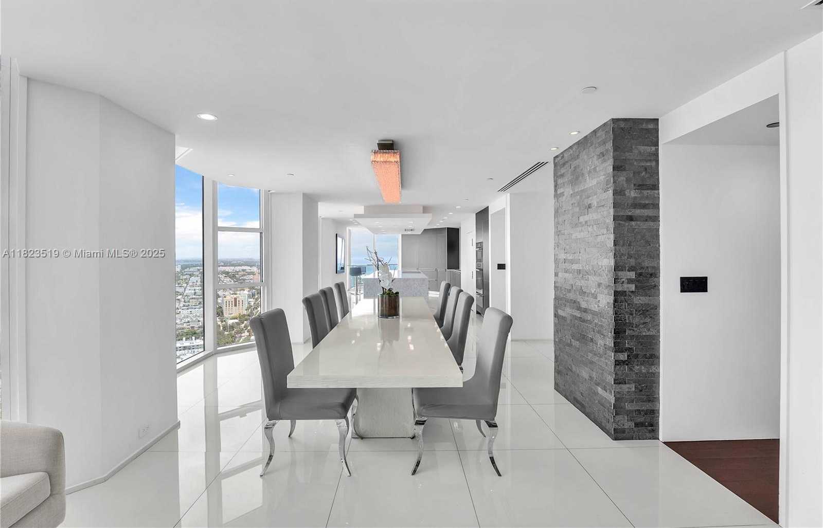 Small Image of 300 SOUTH POINTE DR #3405, Miami Beach Number 18