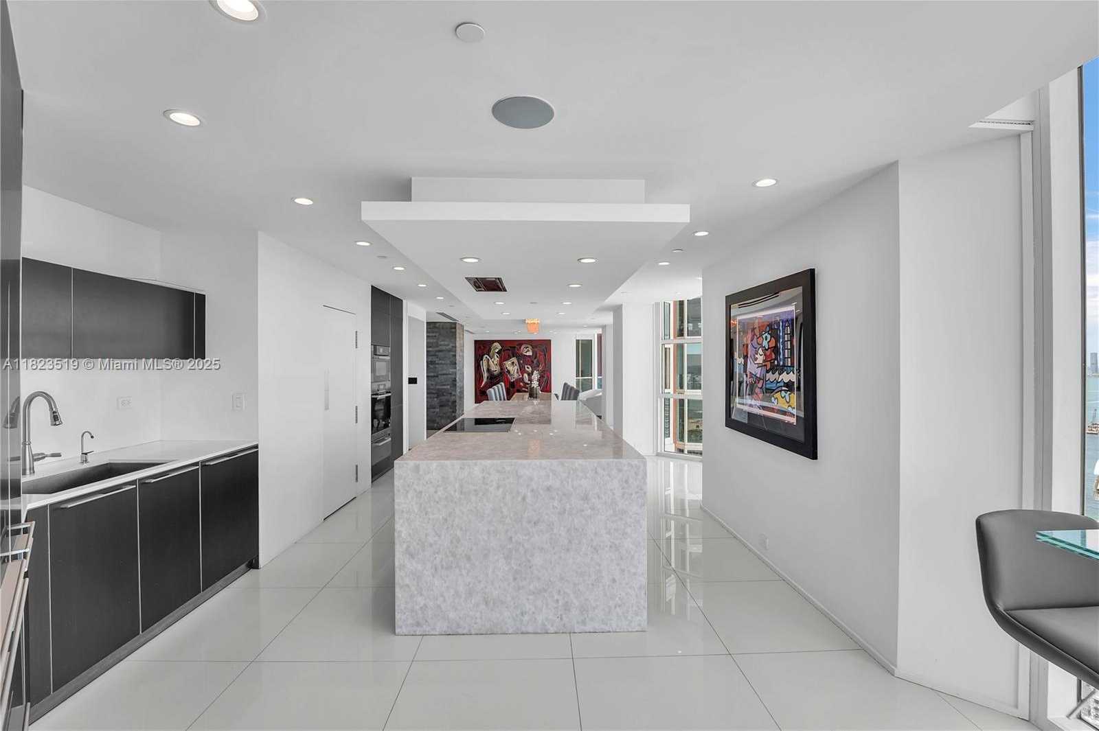 Small Image of 300 SOUTH POINTE DR #3405, Miami Beach Number 19