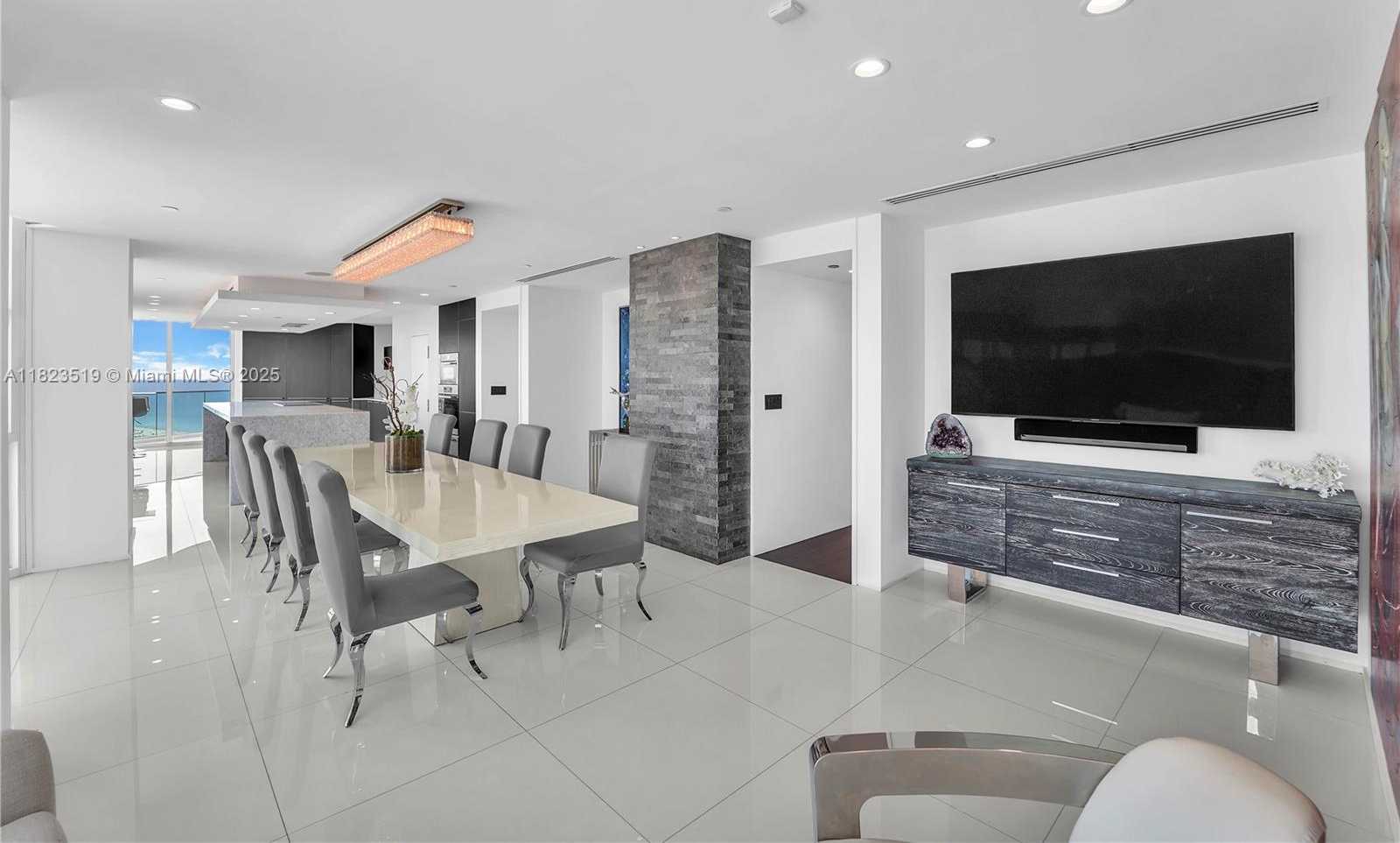 Small Image of 300 SOUTH POINTE DR #3405, Miami Beach Number 21