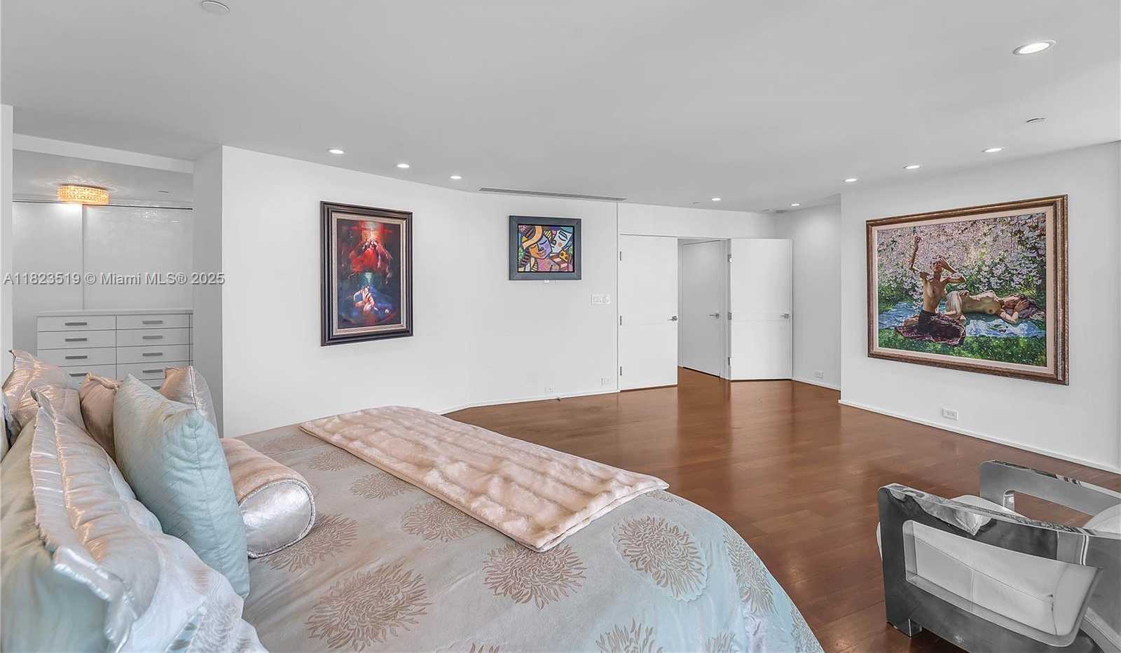 Small Image of 300 SOUTH POINTE DR #3405, Miami Beach Number 27
