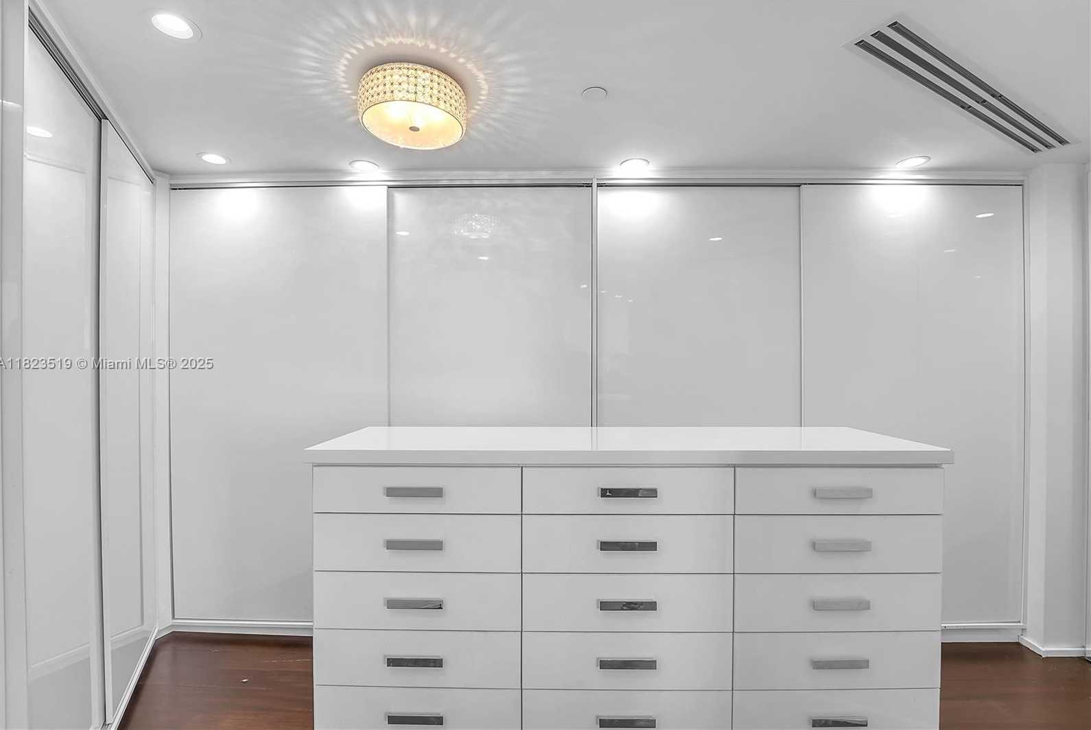 Small Image of 300 SOUTH POINTE DR #3405, Miami Beach Number 28