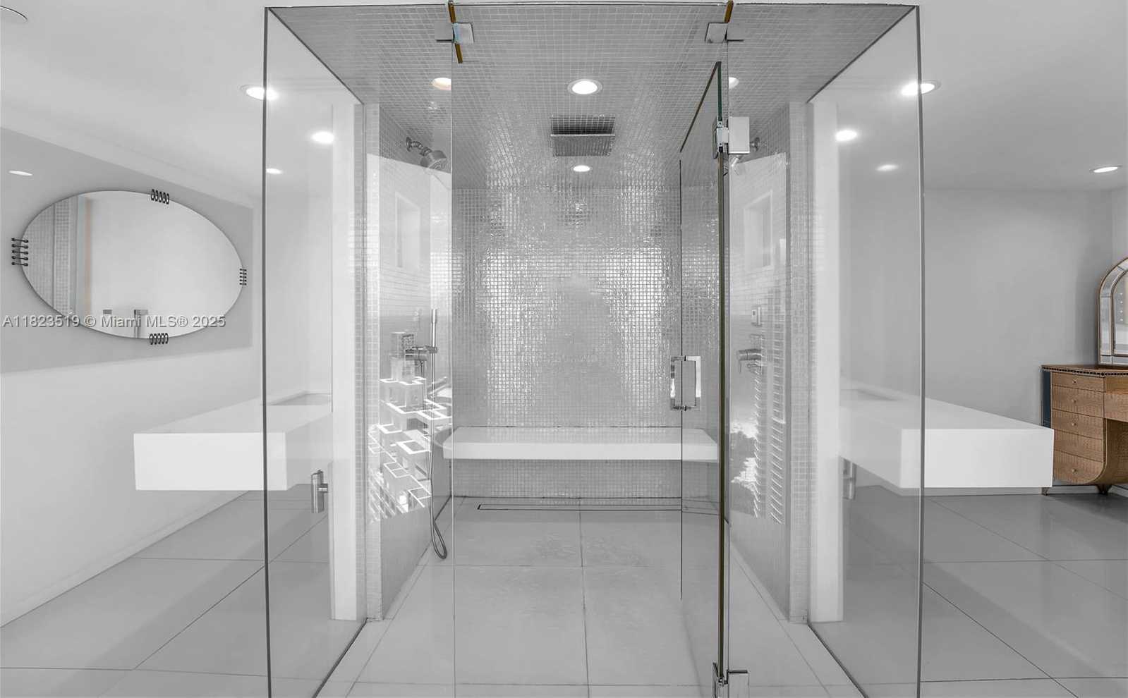 Small Image of 300 SOUTH POINTE DR #3405, Miami Beach Number 41