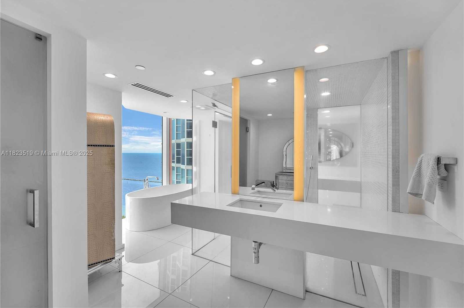 Small Image of 300 SOUTH POINTE DR #3405, Miami Beach Number 42