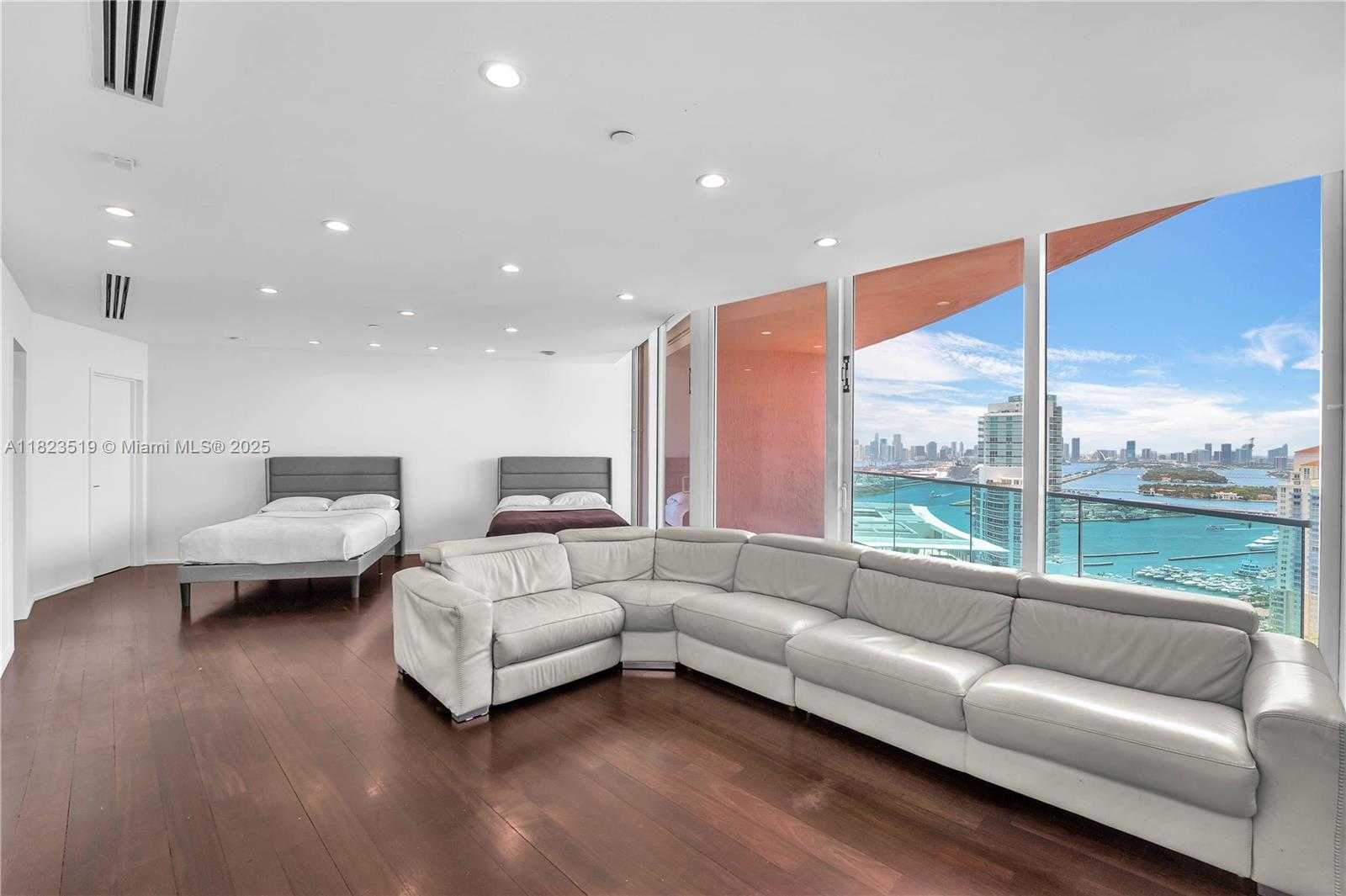 Small Image of 300 SOUTH POINTE DR #3405, Miami Beach Number 45