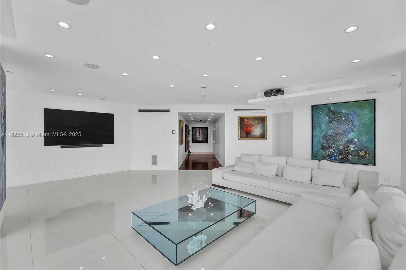 Small Image of 300 SOUTH POINTE DR #3405, Miami Beach Number 5