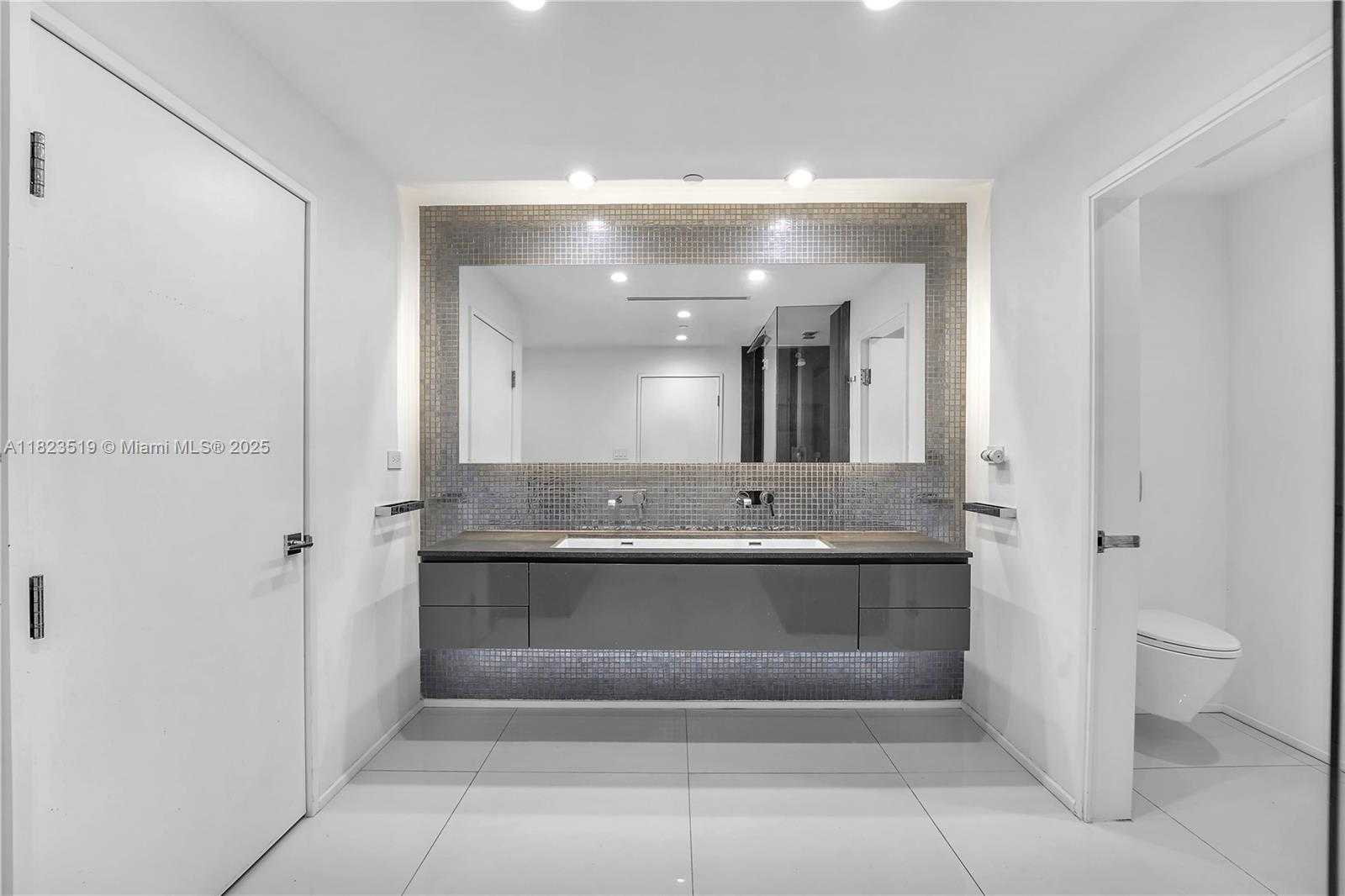 Small Image of 300 SOUTH POINTE DR #3405, Miami Beach Number 50