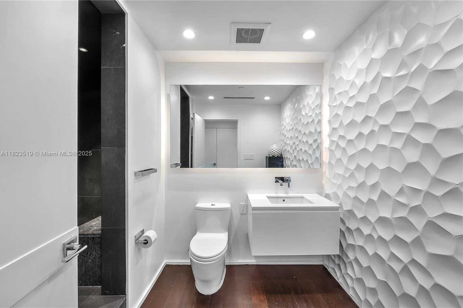 Small Image of 300 SOUTH POINTE DR #3405, Miami Beach Number 54