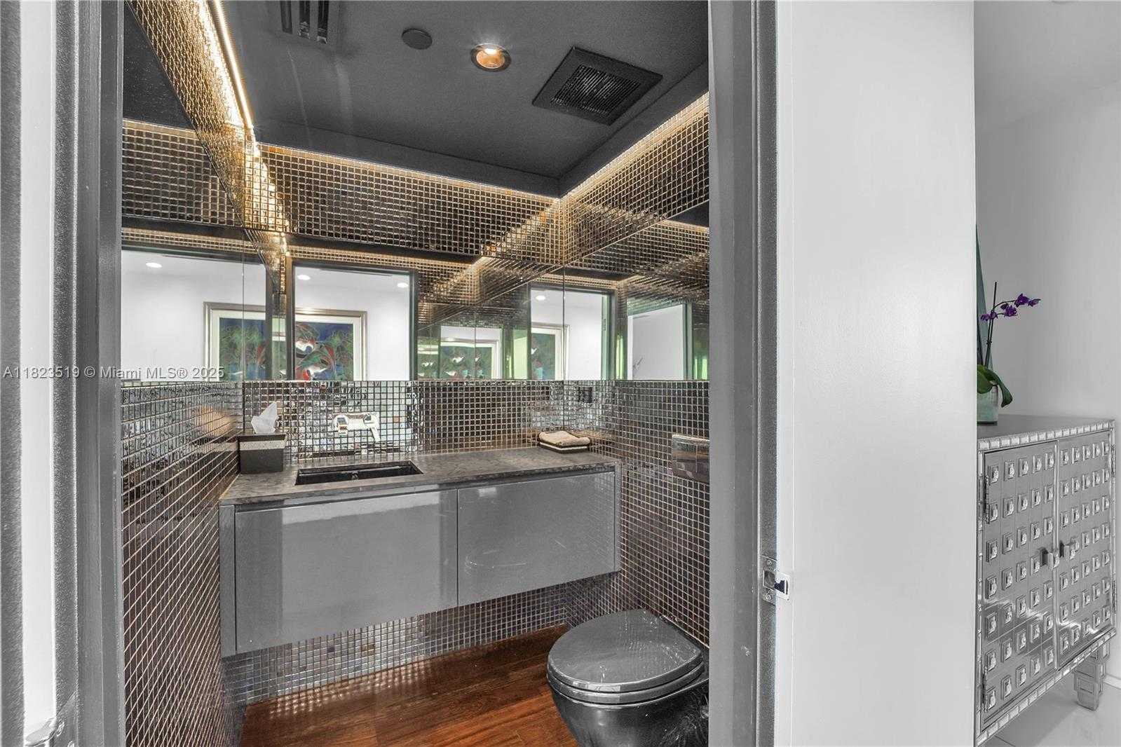Small Image of 300 SOUTH POINTE DR #3405, Miami Beach Number 55