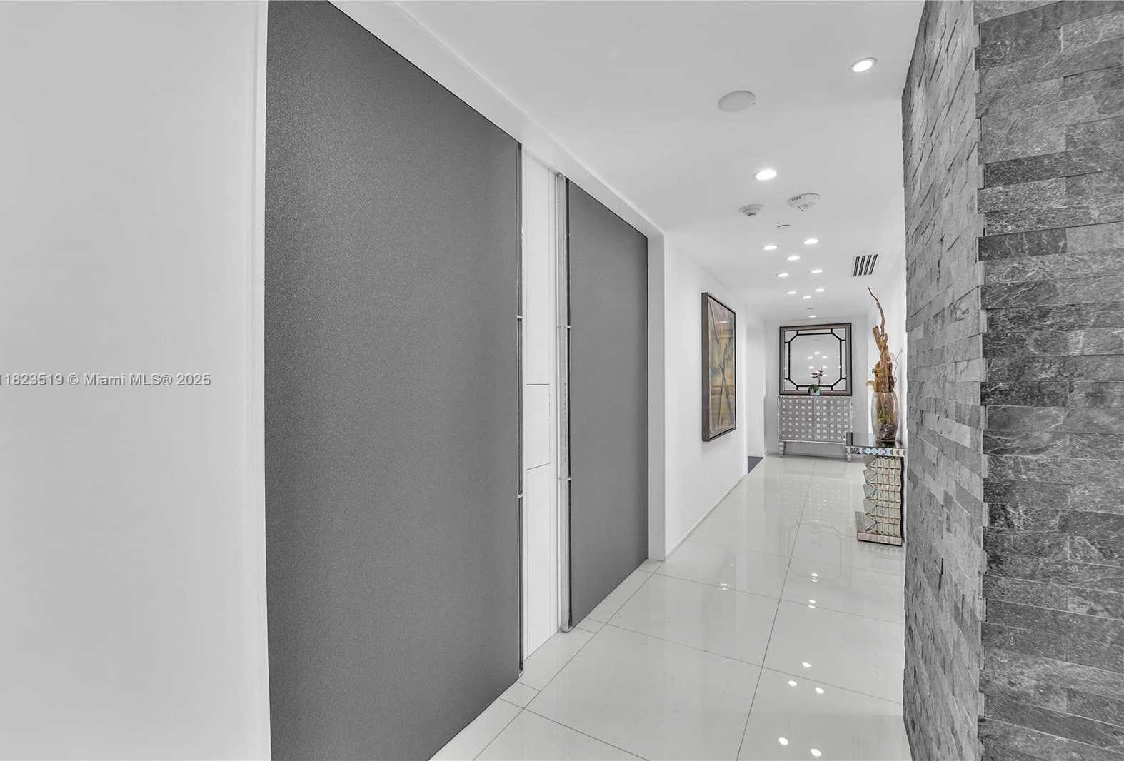 Small Image of 300 SOUTH POINTE DR #3405, Miami Beach Number 56