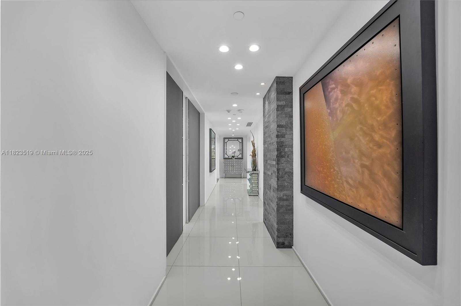 Small Image of 300 SOUTH POINTE DR #3405, Miami Beach Number 57