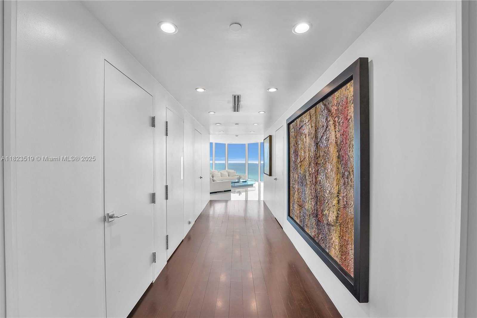 Small Image of 300 SOUTH POINTE DR #3405, Miami Beach Number 58